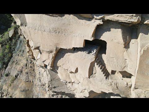 山西悬崖上的山洞，18岁尼姑竟苦修50年，洞里还埋着2个小和尚！