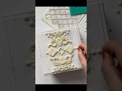 DIY  Cardboard Jewelry Box Decorated with Vintage Scissors