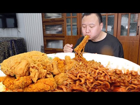 🔥【火鸡面快乐加倍】碳水配肉，快乐翻倍！火鸡面+手枪腿+煎蛋，这组合满足到上头！