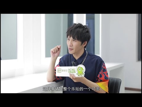 大张伟接受采访太多信息量!句句都是爆点!直言痛仰、新裤子靠综艺大火是乐坛的可悲,周杰伦结束了中国摇滚乐、玩摇滚的没一个好看,大老师还是那么敢说!谈到花儿几度哽咽