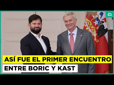 Sonriendo y estrechando sus manos: Kast y Boric se reúnen por primera vez en La Moneda