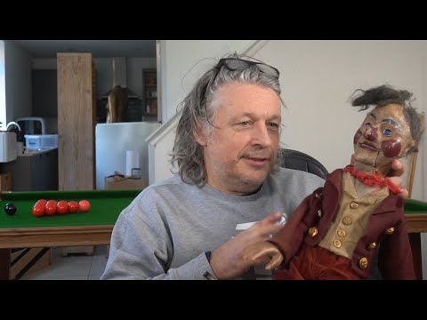 Me1 vs Me2 Snooker with Richard Herring: Frame 184