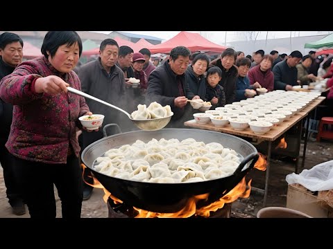 The aunt in Shandong market sells dumplings for 7 yuan a plate  a bowl of sheep soup and a bottle o