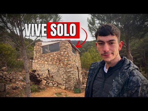 Este Chico VIVE AISLADO En Medio Del BOSQUE Con 23 AÑOS - “Aquí Me He Encontrado a Mí Mismo”