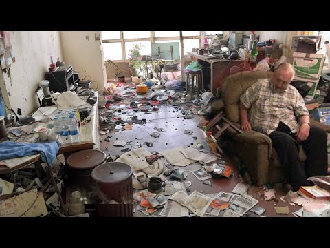 Today we volunteered to clean this old man's house😰Struggling with a Filthy Home Cleaning For Free.👌