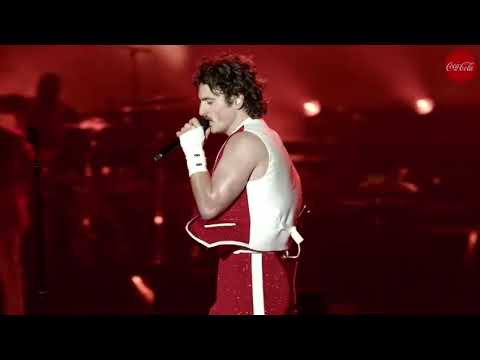 Benson Boone's  unreleased song "Young American Heart" at the Sips & Sounds Music Festival Coca-cola