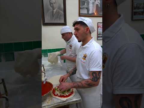 Why People Wait Hours for THIS Pizza in Naples 🇮🇹🍕 #shorts