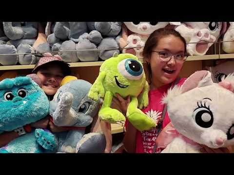 Here's why we love DVC Disney Deluxe Resort | AKL Kidani Village Studio Savanna View