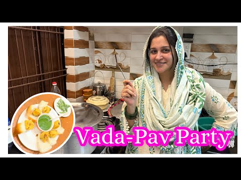 Cooking Time in My Sasural ❤️| Maudaha me Vada-Pav & Gajar Ka Halwa Party 