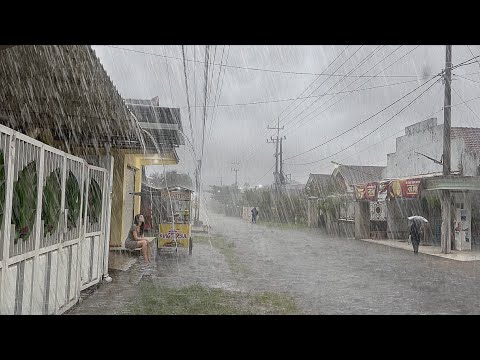 The biggest heavy rainstorm in history in the village, extreme strong winds hit the Asian village