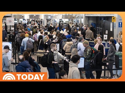 TSA Officers to Receive Backpay As Airport Bottleneck Persists