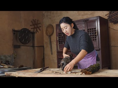 Tremella 银耳 | 时间永远是旁观者，只有不断地沉淀，才能有更好的结果。本草中绽放的银耳花，看似平凡，却蕴藏了整个冬天。【乡愁沈丹 Shen Dan】