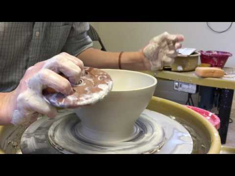 267. Throwing a Noodle Bowl with Hsin-Chuen Lin 林新春 手拉坯麵碗示範