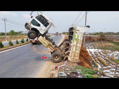 Be Careful !!Full VDO Processing Landfill using Truck Dumping Soil & pushing by Bulldozer Komatsu