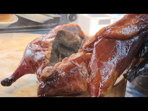 超級熱辣辣#香港燒鵝 #茶餐廳 榕記陳皮燒鵝，皮脆肉嫩油花香，妙齡#燒鵝 八年#陳皮 ，超級熱辣辣 華哥好刀章  #肥美焦糖#腩仔#叉燒 肥美#油鷄 #探店 香港美食 #太極師傅 #燒臘 香港燒鵝排名