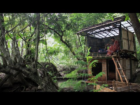 Camping di pinggir sungai renovasi shelter jadi 2 tingkat di guyur hujan deras dan panen ikan part1