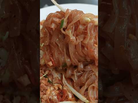 방콕 길거리 40년 베테랑 팟타이 할머니ㅣ40-Year Veteran Pad Thai Grandma #shorts