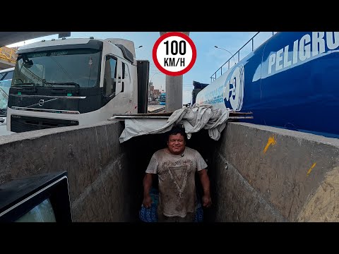 HIZO SU CASA AL MEDIO DE UNA P3LIGROSA CARRETERA | La vida dentro de una vía rápida |ft.@samuride33