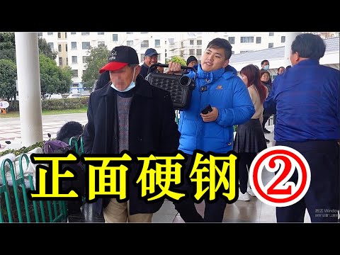 小伙再战广场舞大叔！音量调最高放哭吼声，这次大叔会怂吗？