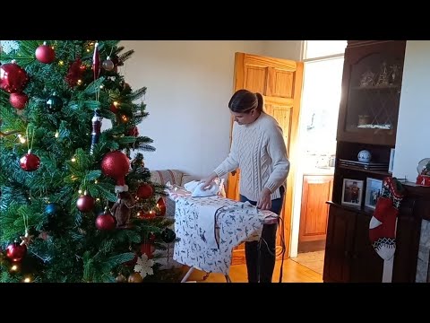 A vida lenta e silenciosa no interior | Vela artesanal e decoração de Natal