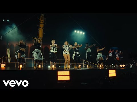 Tate McRae – "Sports car" (Stage Mix Performance Video)