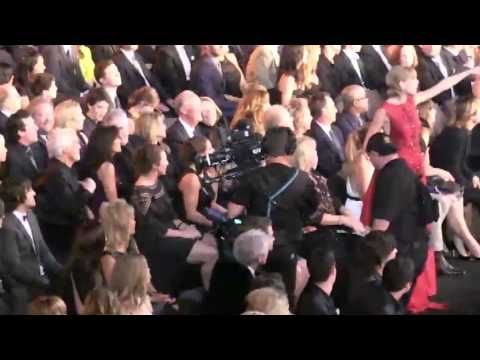 Taylor dancing to Cruise at the CMAs