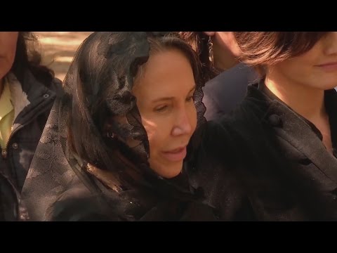 Imágenes del entierro de Chespirito en el Panteón Francés en México