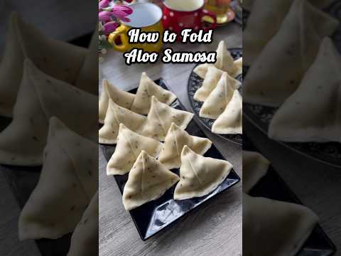 How to Fold Aloo Samosa 🥰 #food #yescanicook #ramadanrecipes #samosa #shorts #viral