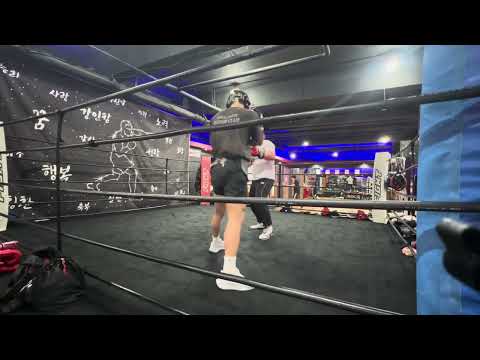 복싱 2년 7개월 스파링 1-2/2 라운드 (본인 - 흰 옷)