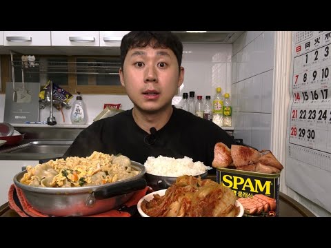 쌀밥 김치 라면 햄입니다
