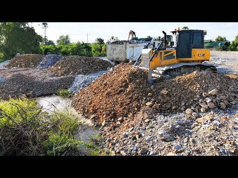 A Bulldozer DH17C3 Perfectly Pushes Dis Soil UsingA Drill,Pushing Rocks Forestry Woeking And DesBris
