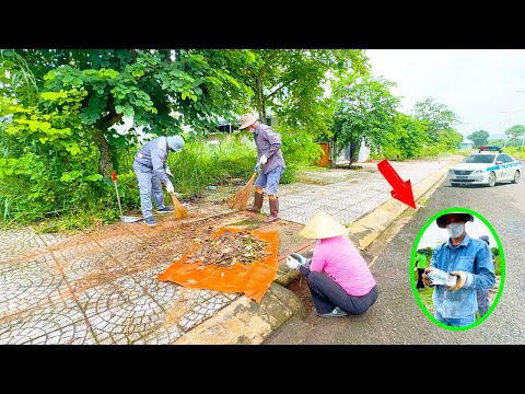CLEANING UP A STREET MORE THAN 10M WIDE AND DISCOVERING SHOCKING SECRETS INSIDE.