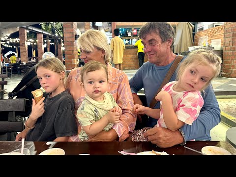 WE'VE ARRIVED IN THAILAND! THE BIG FAMILY IS HERE!