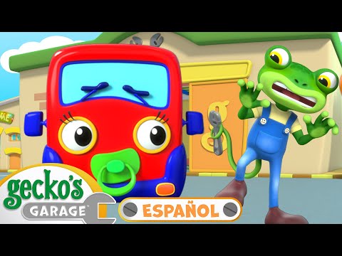 Bebé camión tiene un problema 😢 🐸 Garaje de Gecko | Carros para niños | Videos educativos