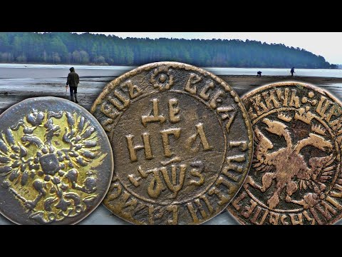 Digging for treasure in a flooded village! We found a spot that wasn't destroyed! Lots of metal d...