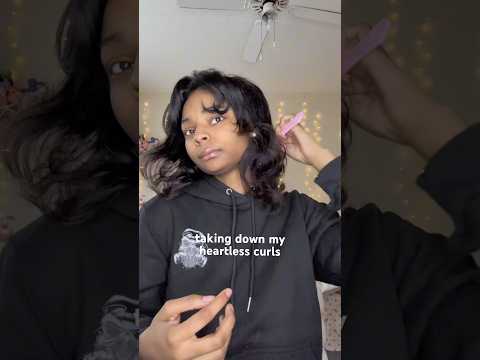 taking down my sock curls 🧦#heatlesscurls #shorts #hairtutorial