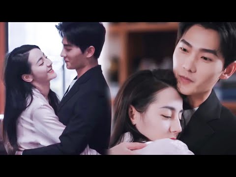 Jingjing shows off her plump figure, and Yu Tu hugs her and kisses her passionately!