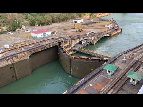 Panama Canal. Island Princess.