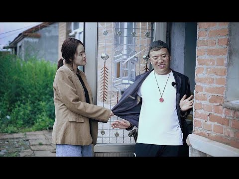 女邻居天天来光棍家借东西，最后直接把人借走了，太逗了