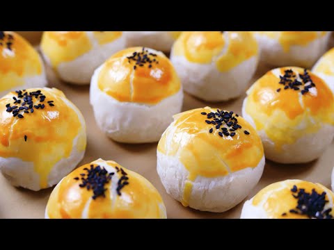 Chinese Salted Egg Yolk Pastry, flaky and crispy  霸王蛋黄酥，四种馅料，层次分明酥脆掉渣