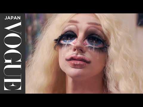 スカラ・ウッドのお人形メイクと独創的な美の世界。| Extreme Beauty | VOGUE JAPAN