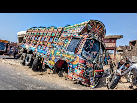 Pakistani Truck Dangerous Road Accident due to Break Failure | Truck Front Axel Destroyed