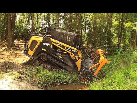 FRONT TOWARDS ENEMY BRUSH! BIG MUNCHIE TURNING JUNGLE INTO COLESLAW!