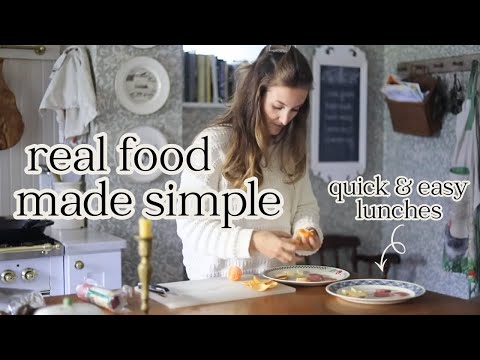 What I realistically feed my kids for lunch as an RD & busy mom of 4 (home & school lunch)