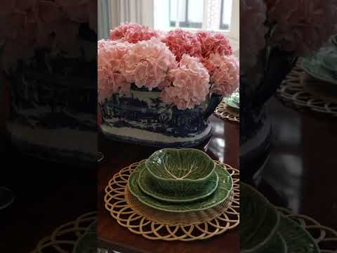 Welcome to a charming Atlanta home curated with vintage finds and Facebook Marketplace treasures ✨