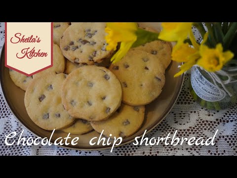 Chocolate chip shortbread biscuits (cookies)