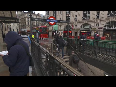 Dual British-Canadian citizens scrambling under new UK passport rule