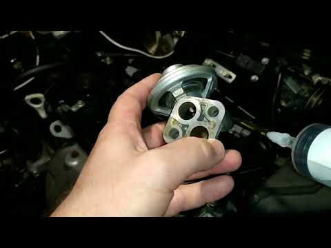 Checking the EGR valve on a Mitsubishi Lancer 9