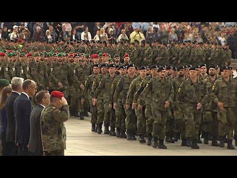 NATO Parade der Bundeswehr in Litauen vor Bundeskanzler Merz 2025 - Wachbataillon/Stabsmusikkorps