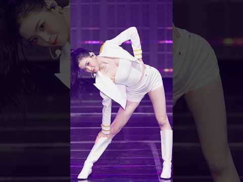 발레 전공 아이돌의 우아한 춤선 #지연 #JiYeon #트리플에스 #tripleS